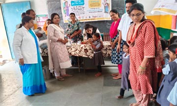 राष्ट्रीय कृमि मुक्ति दिवस पर बच्चों को खिलाई गई एल्बेंडाजोल की गोली राष्ट्रीय कृमि मुक्ति दिवस पर बच्चों को खिलाई गई एल्बेंडाजोल की गोली