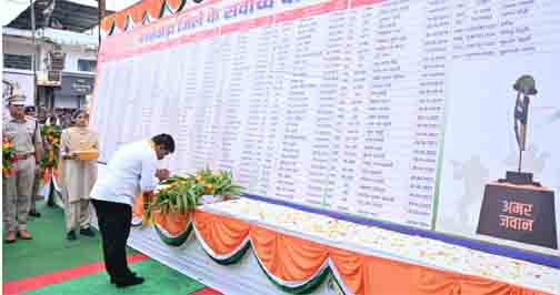 शहीद पूर्व विधायक भीमा मंडावी को उप मुख्यमंत्री विजय शर्मा और वन मंत्री केदार कश्यप ने दी श्रद्धांजलि शहीद पूर्व विधायक भीमा मंडावी को उप मुख्यमंत्री विजय शर्मा और वन मंत्री केदार कश्यप ने दी श्रद्धांजलि