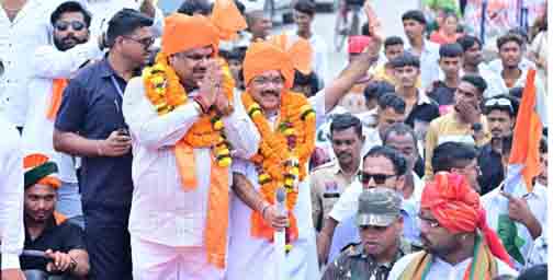 दुर्ग में निकली भव्य तिरंगा यात्रा देशभक्ति के रंग में रंगा पूरा शहर - गजेन्द्र यादव दुर्ग में निकली भव्य तिरंगा यात्रा देशभक्ति के रंग में रंगा पूरा शहर - गजेन्द्र यादव