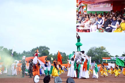 शालेय विद्यार्थियों की सांस्कृतिक प्रस्तुतियों ने बांधा समां शालेय विद्यार्थियों की सांस्कृतिक प्रस्तुतियों ने बांधा समां