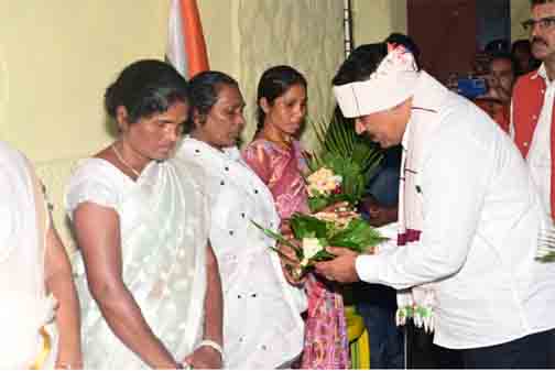 झीरम पहुंच उप मुख्यमंत्री विजय शर्मा ने शहीदों को दी श्रद्धांजलि झीरम पहुंच उप मुख्यमंत्री विजय शर्मा ने शहीदों को दी श्रद्धांजलि