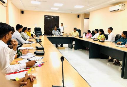 मुख्यमंत्री हेल्पलाइन के लंबित आवेदनों का गुणवत्तापूर्ण एवं समयबद्ध निराकरण सुनिश्चित करें : संभागायुक्त मुख्यमंत्री हेल्पलाइन के लंबित आवेदनों का गुणवत्तापूर्ण एवं समयबद्ध निराकरण सुनिश्चित करें : संभागायुक्त