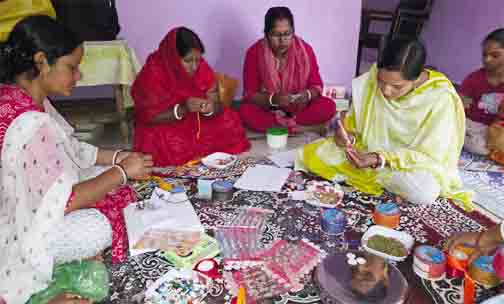 बिहान से कम लागत में राखी निर्माण को मिला नया आयाम, आत्मनिर्भर बन रहीं ग्रामीण महिलाएं बिहान से कम लागत में राखी निर्माण को मिला नया आयाम, आत्मनिर्भर बन रहीं ग्रामीण महिलाएं