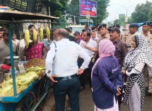 टीम प्रहरी अभियान अंतर्गत एम्स हॉस्पिटल के सामने ठेलों को हटाकर मुख्य मार्ग को अतिक्रमण से मुक्त करवाया गया टीम प्रहरी अभियान अंतर्गत एम्स हॉस्पिटल के सामने ठेलों को हटाकर मुख्य मार्ग को अतिक्रमण से मुक्त करवाया गया