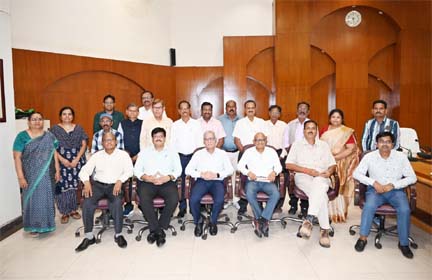 पावर कंपनी से 11 कर्मियों की भावभीनी विदाई पावर कंपनी से 11 कर्मियों की भावभीनी विदाई