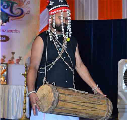विलुप्त हो रहे लोक वाद्ययंत्रों को मिला नया जीवन विलुप्त हो रहे लोक वाद्ययंत्रों को मिला नया जीवन
