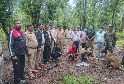 मृत भालू के नाखून काटकर ले जाने वाले दो आरोपी गिरफ्तार मृत भालू के नाखून काटकर ले जाने वाले दो आरोपी गिरफ्तार
