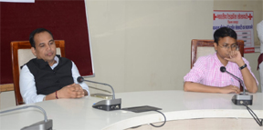 कलेक्टर डॉ. गौरव सिंह ने स्वास्थ्य विभाग के कार्यों की समीक्षा की कलेक्टर डॉ. गौरव सिंह ने स्वास्थ्य विभाग के कार्यों की समीक्षा की