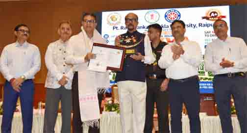 नशे से दूर रहकर युवा अपनी ऊर्जा राष्ट्र निर्माण में लगाएं - राज्यपाल श्री डेका नशे से दूर रहकर युवा अपनी ऊर्जा राष्ट्र निर्माण में लगाएं - राज्यपाल श्री डेका
