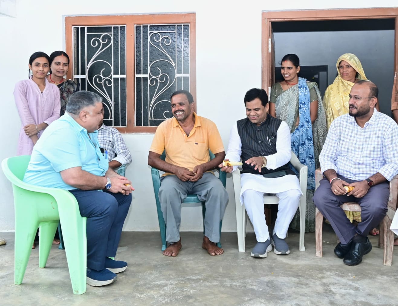 सेवा संकल्प अभियान के तहत ग्रामीणों के बीच पहुंचे पर्यटन एवं संस्कृति मंत्री अग्रवाल सेवा संकल्प अभियान के तहत ग्रामीणों के बीच पहुंचे पर्यटन एवं संस्कृति मंत्री अग्रवाल