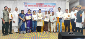 सेवानिवृत्त शिक्षकों, स्कूली टॉपर्स और निर्धन मेधावी छात्रों को मिला सम्मान सेवानिवृत्त शिक्षकों, स्कूली टॉपर्स और निर्धन मेधावी छात्रों को मिला सम्मान