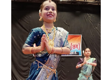 मूक-बधिर बच्चियों ने प्रस्तुत की गणेश वंदना मूक-बधिर बच्चियों ने प्रस्तुत की गणेश वंदना