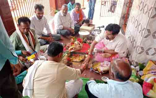 परम्परागत रूप से खेती - किसानी का काम बंद कर मनाया मंगल त्यौहार परम्परागत रूप से खेती - किसानी का काम बंद कर मनाया मंगल त्यौहार