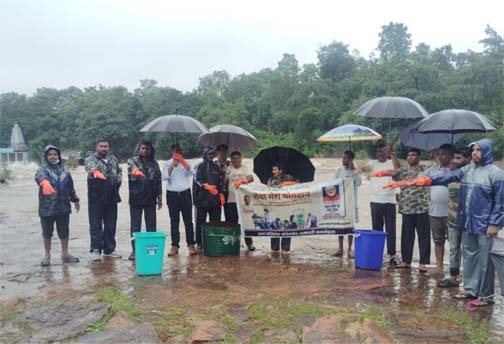 सेवा मेरा योगदान’ अभियान के तहत जल स्रोतों की साफ-सफाई सेवा मेरा योगदान’ अभियान के तहत जल स्रोतों की साफ-सफाई
