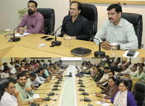 डिजिटल क्रॉप सर्वे में गुणवत्ता और पारदर्शिता सर्वोच्च प्राथमिकता : कलेक्टर संजय अग्रवाल डिजिटल क्रॉप सर्वे में गुणवत्ता और पारदर्शिता सर्वोच्च प्राथमिकता : कलेक्टर संजय अग्रवाल