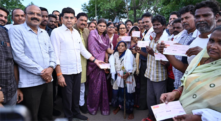 सरकार बाढ़ प्रभावित परिवार को करेगी हरसंभव मदद- राजस्व मंत्री सरकार बाढ़ प्रभावित परिवार को करेगी हरसंभव मदद- राजस्व मंत्री