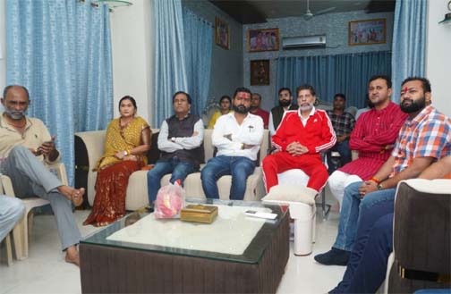रायपुर में भाजपा प्रदेश अध्यक्ष किरण देव ने सुना 'मन की बात' कार्यक्रम, कई वरिष्ठ नेता रहे मौजूद रायपुर में भाजपा प्रदेश अध्यक्ष किरण देव ने सुना 'मन की बात' कार्यक्रम, कई वरिष्ठ नेता रहे मौजूद
