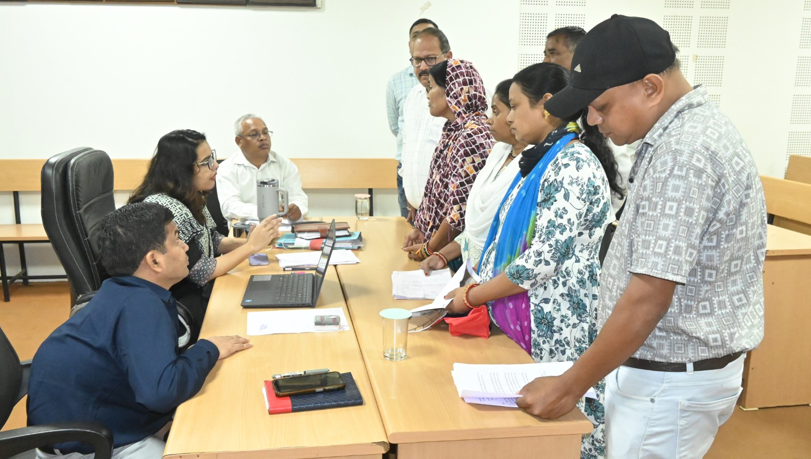 जनदर्शन में 15 आवेदन प्राप्त, आयुक्त ने त्वरित निराकरण के दिए निर्देश जनदर्शन में 15 आवेदन प्राप्त, आयुक्त ने त्वरित निराकरण के दिए निर्देश