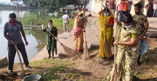उतई के शीतला तालाब परिसर में विशेष स्वच्छता अभियान चलाकर 78 प्रतिभागियों ने किया श्रमदान उतई के शीतला तालाब परिसर में विशेष स्वच्छता अभियान चलाकर 78 प्रतिभागियों ने किया श्रमदान