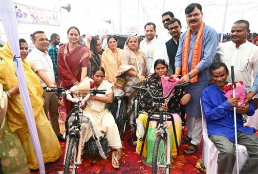 सेवा संकल्प अभियान: ‘सरकार आपके द्वार’ से एक ही स्थान पर मिली योजनाओं और शासकीय सेवाओं की सुविधा सेवा संकल्प अभियान: ‘सरकार आपके द्वार’ से एक ही स्थान पर मिली योजनाओं और शासकीय सेवाओं की सुविधा