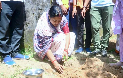 ’सेवा संकल्प अभियान में जनसंवाद के जरिए जनभागीदारी को बढ़ावा दे रहीं मंत्री लक्ष्मी राजवाड़े ’सेवा संकल्प अभियान में जनसंवाद के जरिए जनभागीदारी को बढ़ावा दे रहीं मंत्री लक्ष्मी राजवाड़े