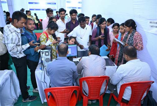 राज्य स्तरीय रोजगार मेले के पहले दिन 5,018 प्रतिभागियों ने कराया पंजीयन राज्य स्तरीय रोजगार मेले के पहले दिन 5,018 प्रतिभागियों ने कराया पंजीयन