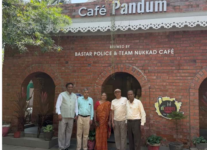 बदलते बस्तर को देखकर बोले सेवानिवृत्त आईएएस अधिकारी - यह एक नए दौर का बस्तर बदलते बस्तर को देखकर बोले सेवानिवृत्त आईएएस अधिकारी - यह एक नए दौर का बस्तर