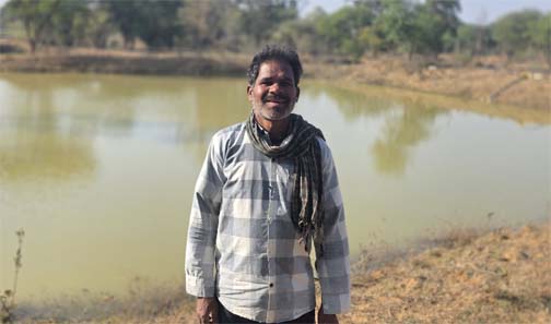 डबरी के गहरीकरण से बदली बाबूनाथ की खेती की तस्वीर, सब्जी उत्पादन और मछली पालन से बढ़े आजीविका के अवसर डबरी के गहरीकरण से बदली बाबूनाथ की खेती की तस्वीर, सब्जी उत्पादन और मछली पालन से बढ़े आजीविका के अवसर