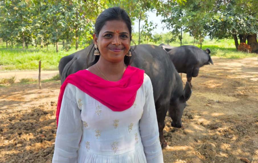 पति के निधन के बाद चार बेटियों का भविष्य संवारने का उठाया बीड़ा, सक्षम योजना से आत्मनिर्भर बनीं इंदु लता गुप्ता पति के निधन के बाद चार बेटियों का भविष्य संवारने का उठाया बीड़ा, सक्षम योजना से आत्मनिर्भर बनीं इंदु लता गुप्ता