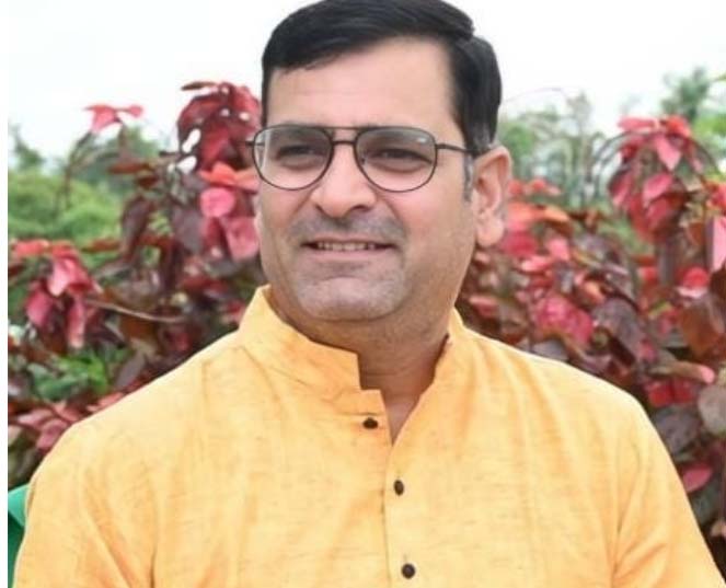 पारिवारिक हकत्याग की रजिस्ट्री में अभिलाष को मिली 46,846 रुपये की राहत, बचत की पूरी राशि बहनों को दी उपहार में पारिवारिक हकत्याग की रजिस्ट्री में अभिलाष को मिली 46,846 रुपये की राहत, बचत की पूरी राशि बहनों को दी उपहार में