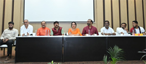 निगम लोककर्म विभाग सलाहकार समिति की बैठक में पहुंची महापौर मीनल चौबे निगम लोककर्म विभाग सलाहकार समिति की बैठक में पहुंची महापौर मीनल चौबे