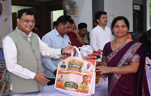 सेवा संकल्प अभियान के तहत मितानिन दीदियों का मंत्री लखन लाल देवांगन ने किया सम्मान सेवा संकल्प अभियान के तहत मितानिन दीदियों का मंत्री लखन लाल देवांगन ने किया सम्मान