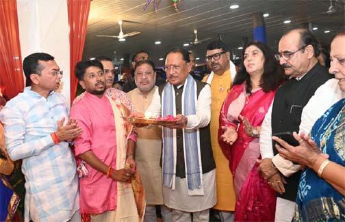 मुख्यमंत्री निवास में गरबा महोत्सव की धूम, भक्ति और उल्लास के रंग में रंगा आयोजन मुख्यमंत्री निवास में गरबा महोत्सव की धूम, भक्ति और उल्लास के रंग में रंगा आयोजन