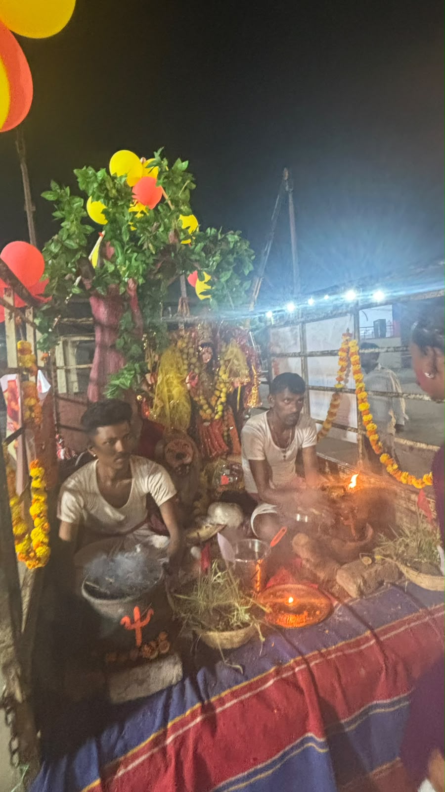महिषासुर मर्दिनी आदिशक्ति दुर्गा माता की मूर्ति का महादेवघाट पाटन पुलिया के पास विसर्जन कुण्ड में भक्तगणों द्वारा श्रद्धापूर्वक विसर्जन प्रारम्भ महिषासुर मर्दिनी आदिशक्ति दुर्गा माता की मूर्ति का महादेवघाट पाटन पुलिया के पास विसर्जन कुण्ड में भक्तगणों द्वारा श्रद्धापूर्वक विसर्जन प्रारम्भ