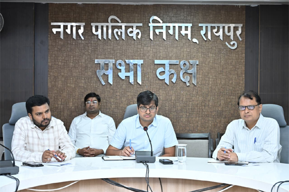 आयुक्त ने सफाई व्यवस्था में सुधार लाने को प्राथमिकता देने कहा आयुक्त ने सफाई व्यवस्था में सुधार लाने को प्राथमिकता देने कहा