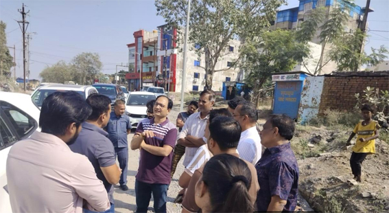 कलेक्टर अग्रवाल ने निगम कमिश्नर प्रकाश के साथ किया सड़क विकास कार्यों का निरीक्षण कलेक्टर अग्रवाल ने निगम कमिश्नर प्रकाश के साथ किया सड़क विकास कार्यों का निरीक्षण