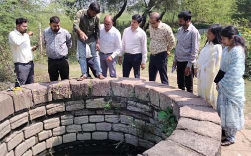 आयुक्त तारन प्रकाश सिन्हा ने बेमेतरा जिले में वीबी-जी राम जी योजना के कार्यों का किया सघन निरीक्षण आयुक्त तारन प्रकाश सिन्हा ने बेमेतरा जिले में वीबी-जी राम जी योजना के कार्यों का किया सघन निरीक्षण
