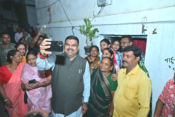 मंत्री गजेन्द्र यादव की पहल से दुर्ग शहर में बिजली व्यवस्था होगी मजबूत मंत्री गजेन्द्र यादव की पहल से दुर्ग शहर में बिजली व्यवस्था होगी मजबूत