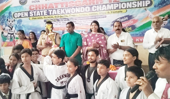 12वीं राज्य स्तरीय ताइक्वांडो प्रतियोगिता में रायगढ़ बना ओवरऑल चैंपियन 12वीं राज्य स्तरीय ताइक्वांडो प्रतियोगिता में रायगढ़ बना ओवरऑल चैंपियन