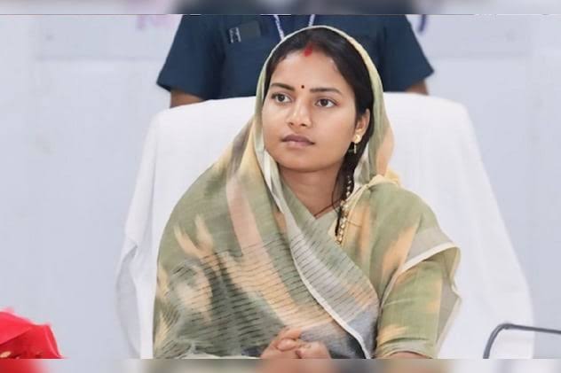 मंत्री लक्ष्मी राजवाड़े के निर्देश पर 12 पर्यवेक्षकों की परिवीक्षा अवधि समाप्त मंत्री लक्ष्मी राजवाड़े के निर्देश पर 12 पर्यवेक्षकों की परिवीक्षा अवधि समाप्त