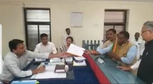 चित्रकोट विधानसभा उपचुनाव- आखिरी दिन भाजपा-कांग्रेस प्रत्याशियों ने भरा नामांकन