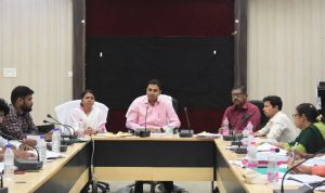  प्रत्येक ग्राम पंचायतों में मनरेगा के कार्य निरंतर जारी रखी जाए: कलेक्टर श्री शर्मा