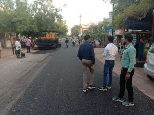 भिलाई निगम में तेज गति से हो रहा है सड़कों पर काम, अधिकारी नियमित रूप से कर रहे हैं निरीक्षण