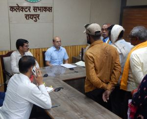 कलेक्टर डॉ भुरे ने सुनी आम नागरिकों की समस्याएं
