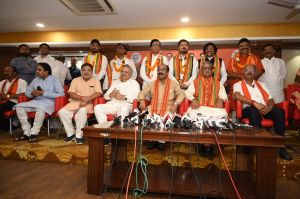  2 पद्मश्री,पूर्व आईएएस , 13 कलाकार और ख्याति प्राप्त हस्तियों समेत सैकड़ों लोगों ने ली भाजपा की सदस्यता 