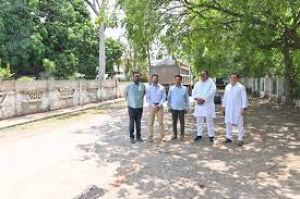 अंदरूनी मार्गो का भी दुरुस्तीकरण कार्य हो रहा तेज गति से, नेहरू नगर के सड़क कार्य का महापौर नीरज पाल ने लिया जायजा