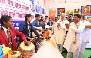  मुख्यमंत्री  भूपेश बघेल ने प्रतिभावान विद्यार्थियों का किया सम्मान
