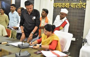 जनदर्शन में सीईओ जिला पंचायत ने सुनी आम लोगों की समस्याएं