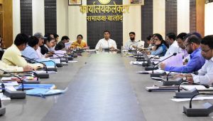  स्कूलों  में चल रहे निर्माण कार्यों को 15 जून के पूर्व अनिवार्य रूप से पूरा करें: कलेेक्टर श्री शर्मा 