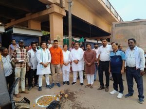 नंदनी रोड के सड़क का होगा डामरीकरण महापौर नीरज पाल ने भूमि पूजन कर कार्य प्रारंभ कराया 